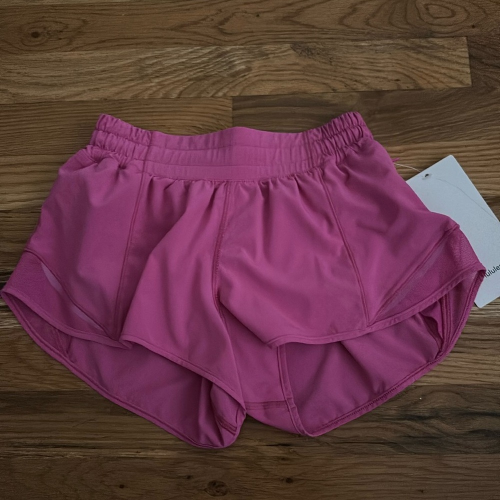 Lululemon hotty hots in size 4 2.5 inch